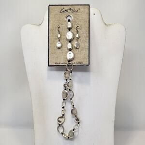 Bella Uno Silver Tone Hammered Disc Necklace Dangle Drop Earrings Jewelry Set